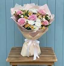 Букет цветов из:  Гвоздики, Орхидеи и Розы #REPLACE_PRED# Новые Лапсары