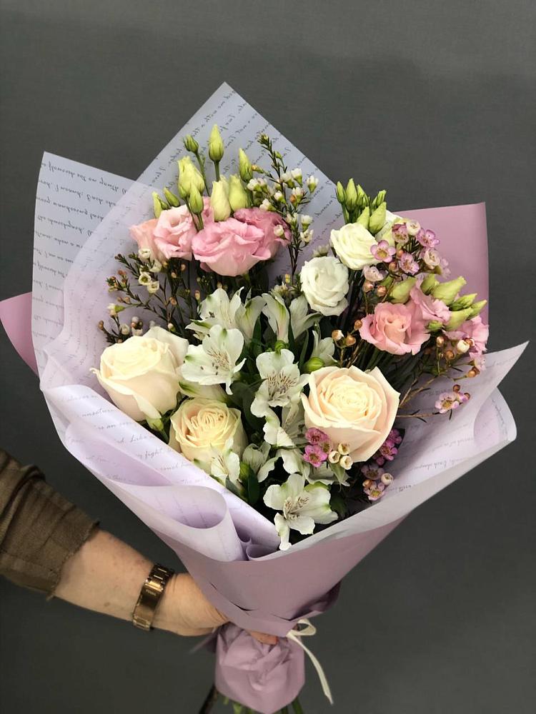 Букет цветов из: Альстромерии, Розы и Лизиантусы в Новые Лапсары