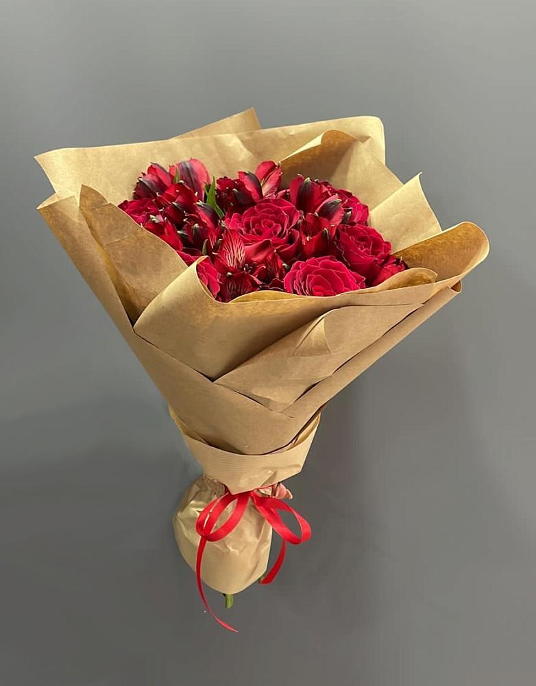 Букет цветов из: Альстромерии и Розы в Новые Лапсары