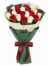 Букет Микс из красных и белых роз в Новые Лапсары