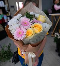 Букет цветов из:  Герберы, Розы и Хризантемы в Новые Лапсары
