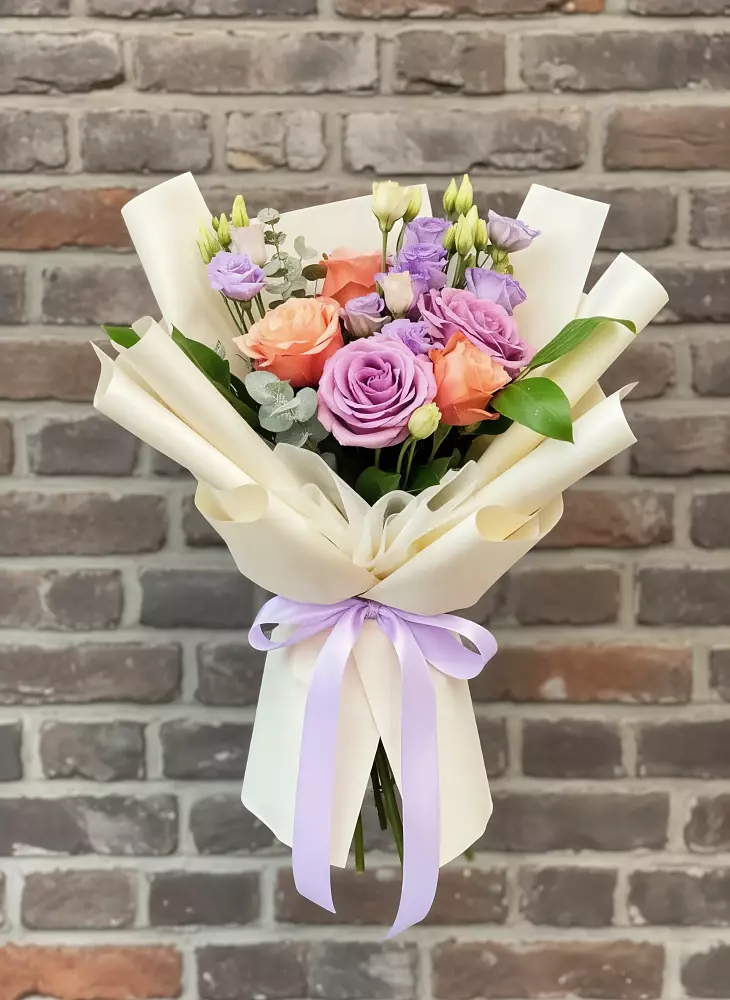 Букет цветов из: Лизиантусы и Розы в Новые Лапсары