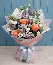 Букет цветов из:  Лизиантусы, Розы, Альстромерии и Гипсофила в Новые Лапсары