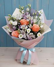 Букет цветов из:  Лизиантусы, Розы, Альстромерии и Гипсофила в Новые Лапсары