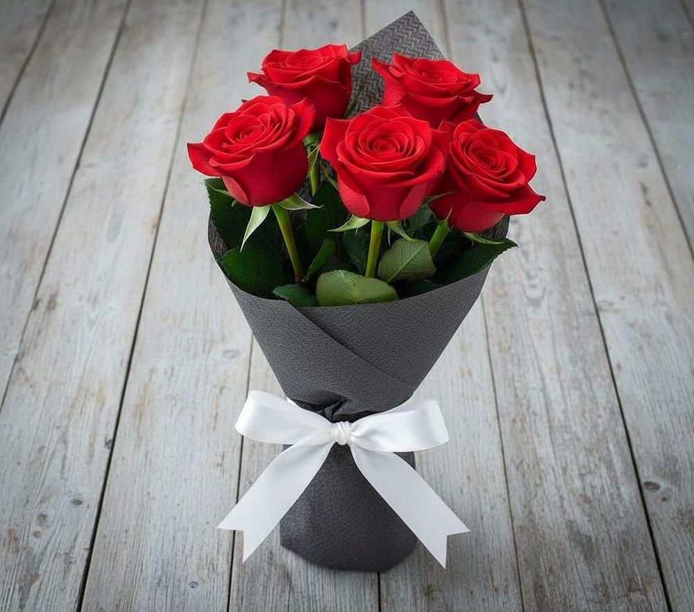 Букет 5 Красных роз Эдлесс Лав в Новые Лапсары