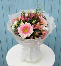 Букет цветов из:  Герберы, Альстромерии и Лизиантусы в Новые Лапсары