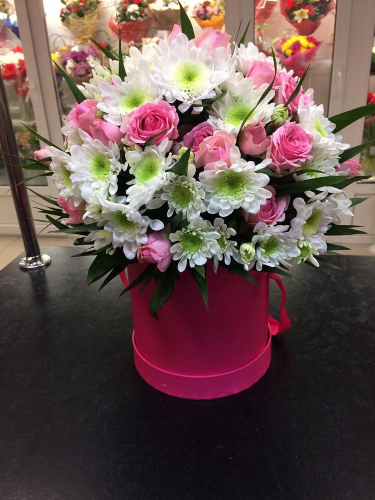 Цветочная композиция из Розы и Хризантемы в шляпной коробке в Новые Лапсары