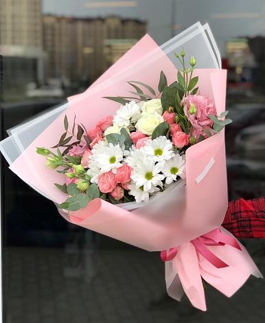 Букет цветов из: Розы, Лизиантусы и Хризантемы в Новые Лапсары