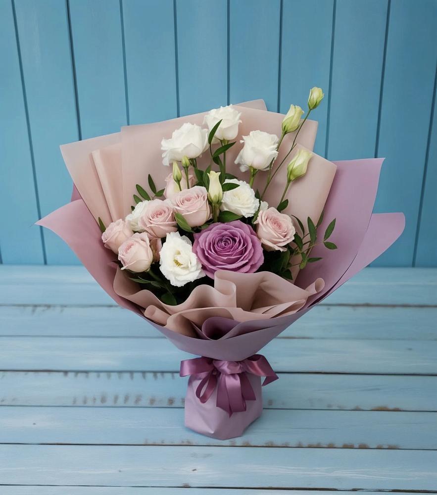 Букет цветов из: Розы и Лизиантусы в Новые Лапсары